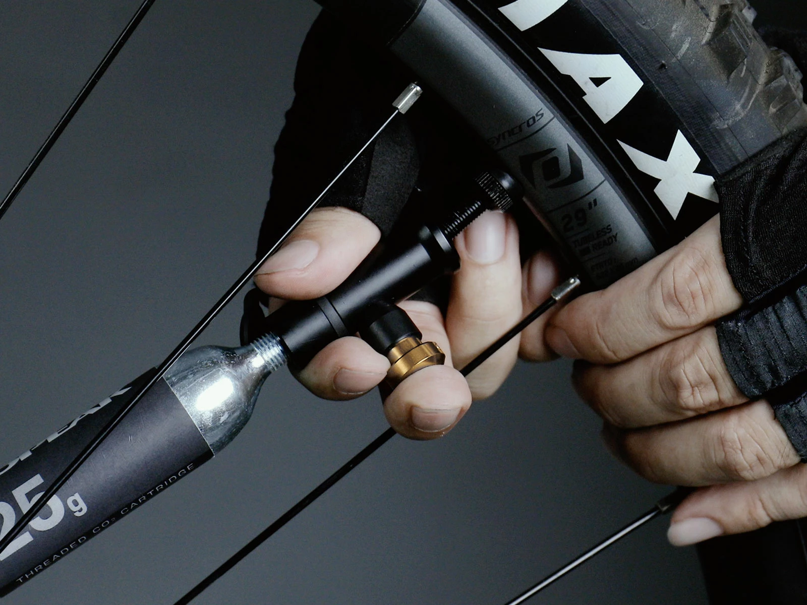 Topeak Tubi Master X Mit 25g CO2 Kartusche Werkzeug 6 Topeak Tubi Master X Mit 25g CO2 Kartusche Werkzeug – Bild 4